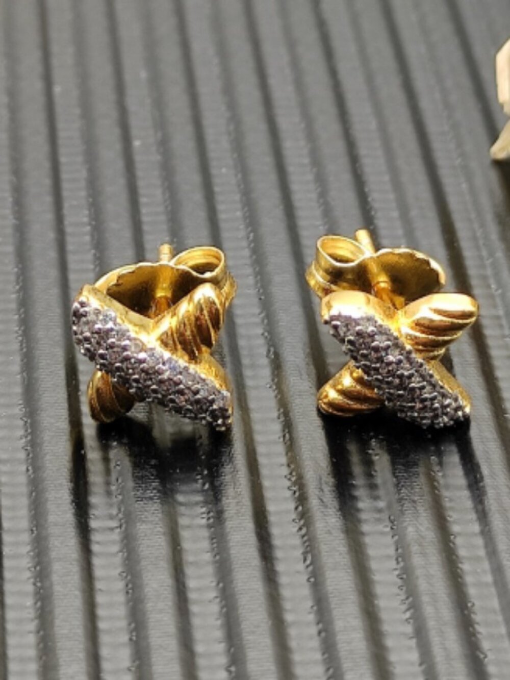 ✨ David Yaman Earrings - Picture 3 of 5